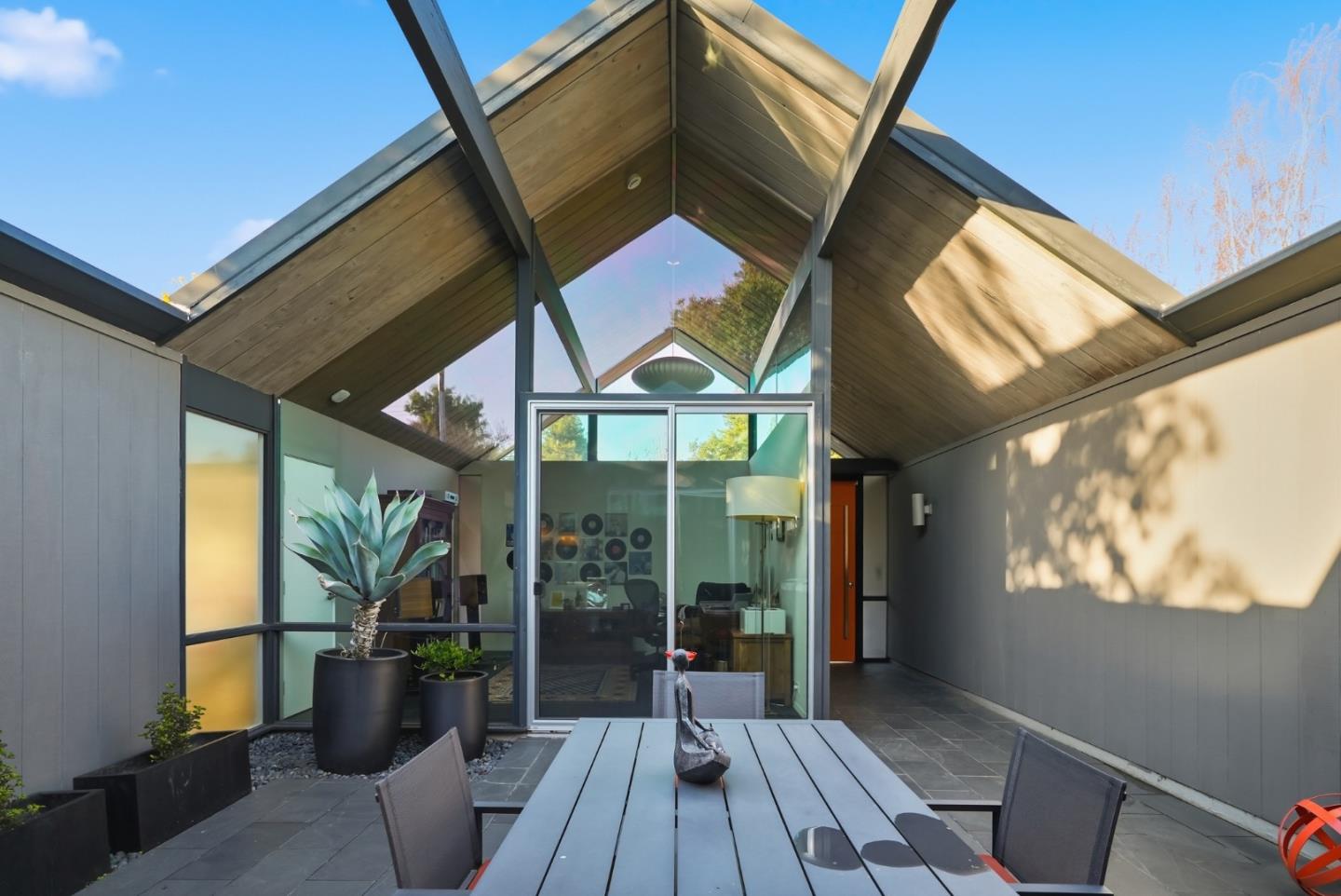 Detail Gallery Image 17 of 36 For 1694 Clay Dr, Los Altos,  CA 94024 - 5 Beds | 3 Baths