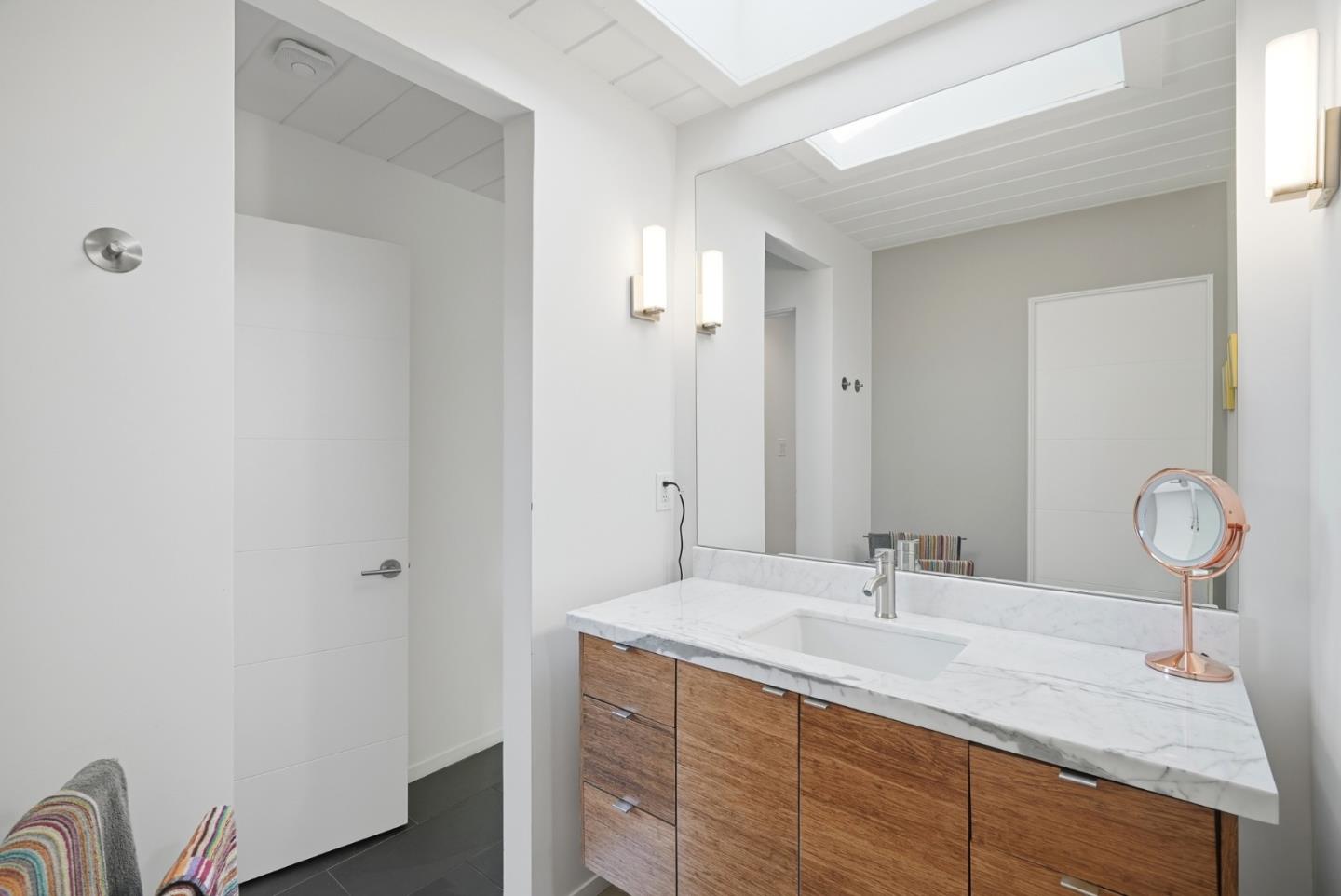 Detail Gallery Image 31 of 36 For 1694 Clay Dr, Los Altos,  CA 94024 - 5 Beds | 3 Baths