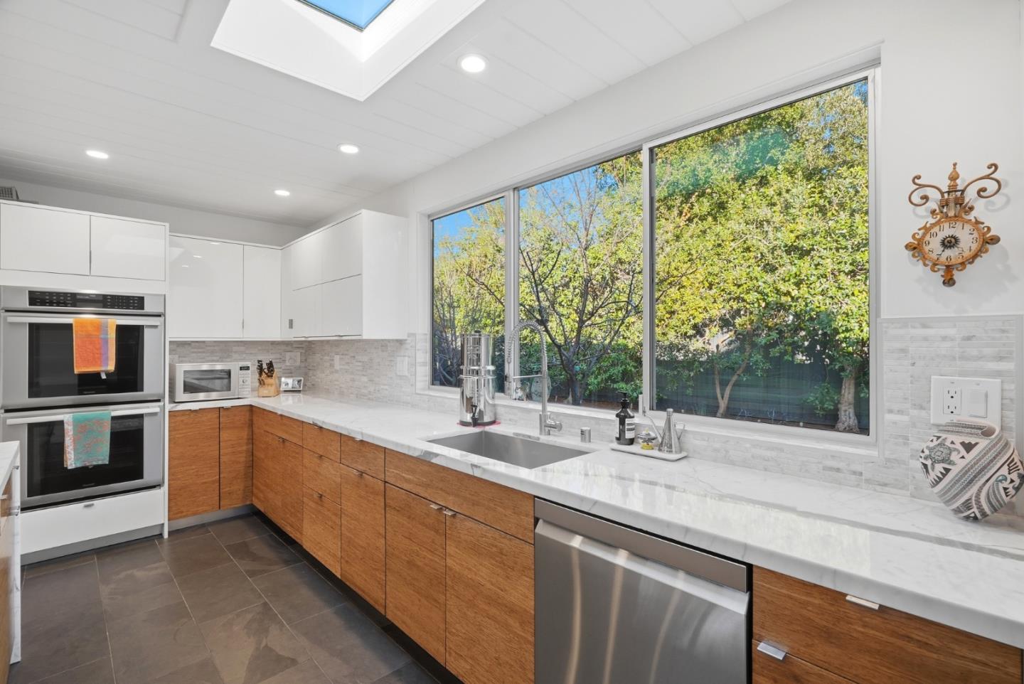 Detail Gallery Image 9 of 36 For 1694 Clay Dr, Los Altos,  CA 94024 - 5 Beds | 3 Baths