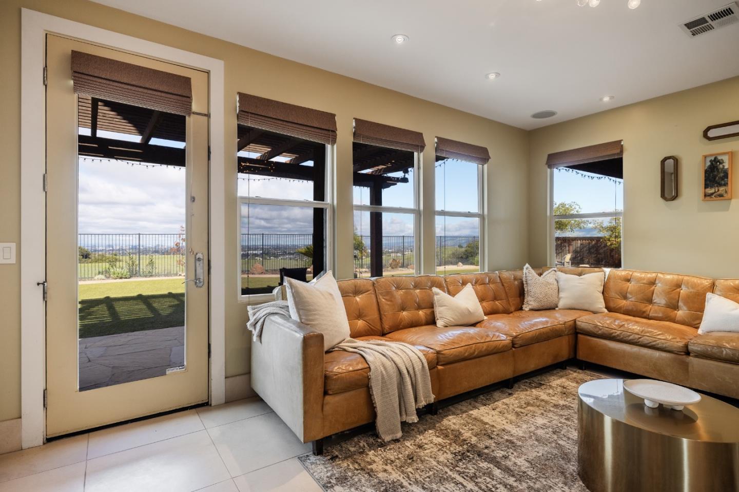 Detail Gallery Image 10 of 58 For 1825 Bridgeview Ct, San Jose,  CA 95138 - 5 Beds | 4/1 Baths