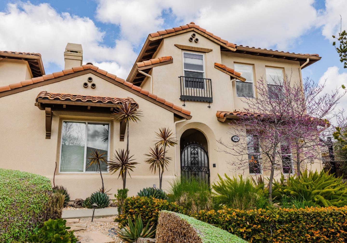 Detail Gallery Image 2 of 58 For 1825 Bridgeview Ct, San Jose,  CA 95138 - 5 Beds | 4/1 Baths