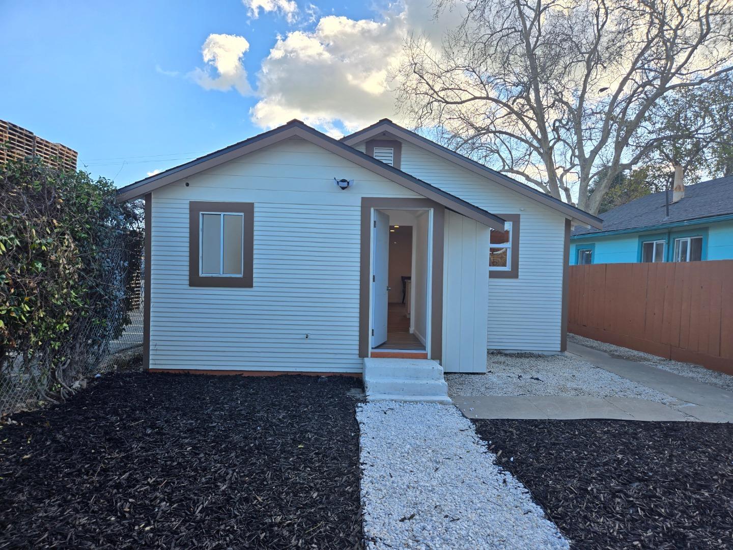 Detail Gallery Image 11 of 15 For 46 South St, Hollister,  CA 95023 - 2 Beds | 1 Baths