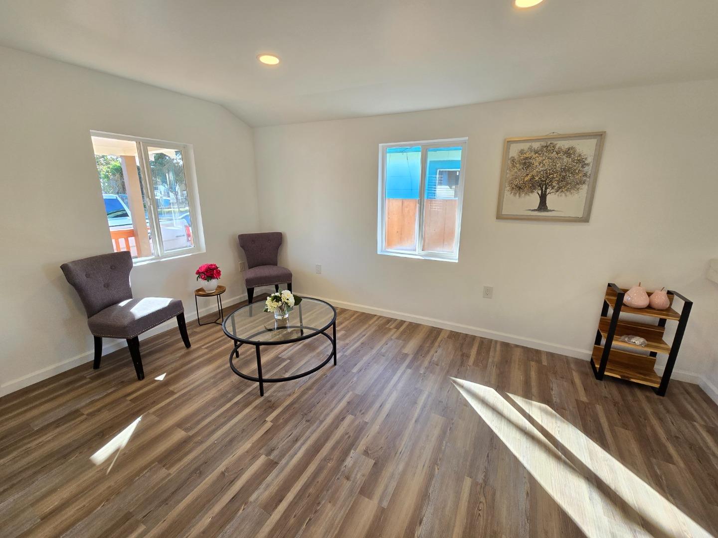 Detail Gallery Image 3 of 15 For 46 South St, Hollister,  CA 95023 - 2 Beds | 1 Baths