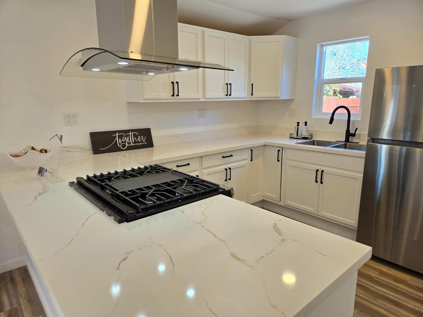 Detail Gallery Image 4 of 15 For 46 South St, Hollister,  CA 95023 - 2 Beds | 1 Baths