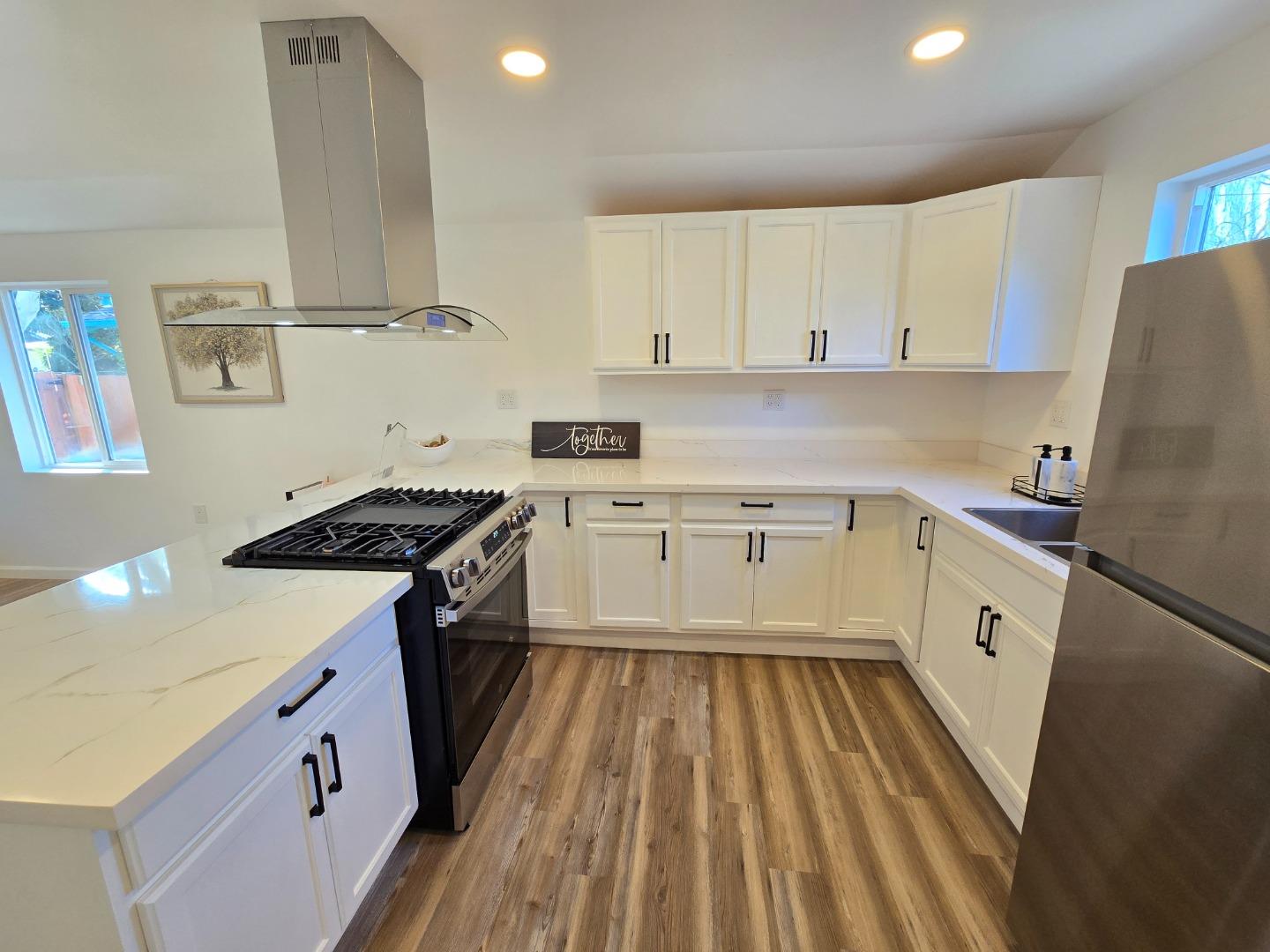 Detail Gallery Image 5 of 15 For 46 South St, Hollister,  CA 95023 - 2 Beds | 1 Baths