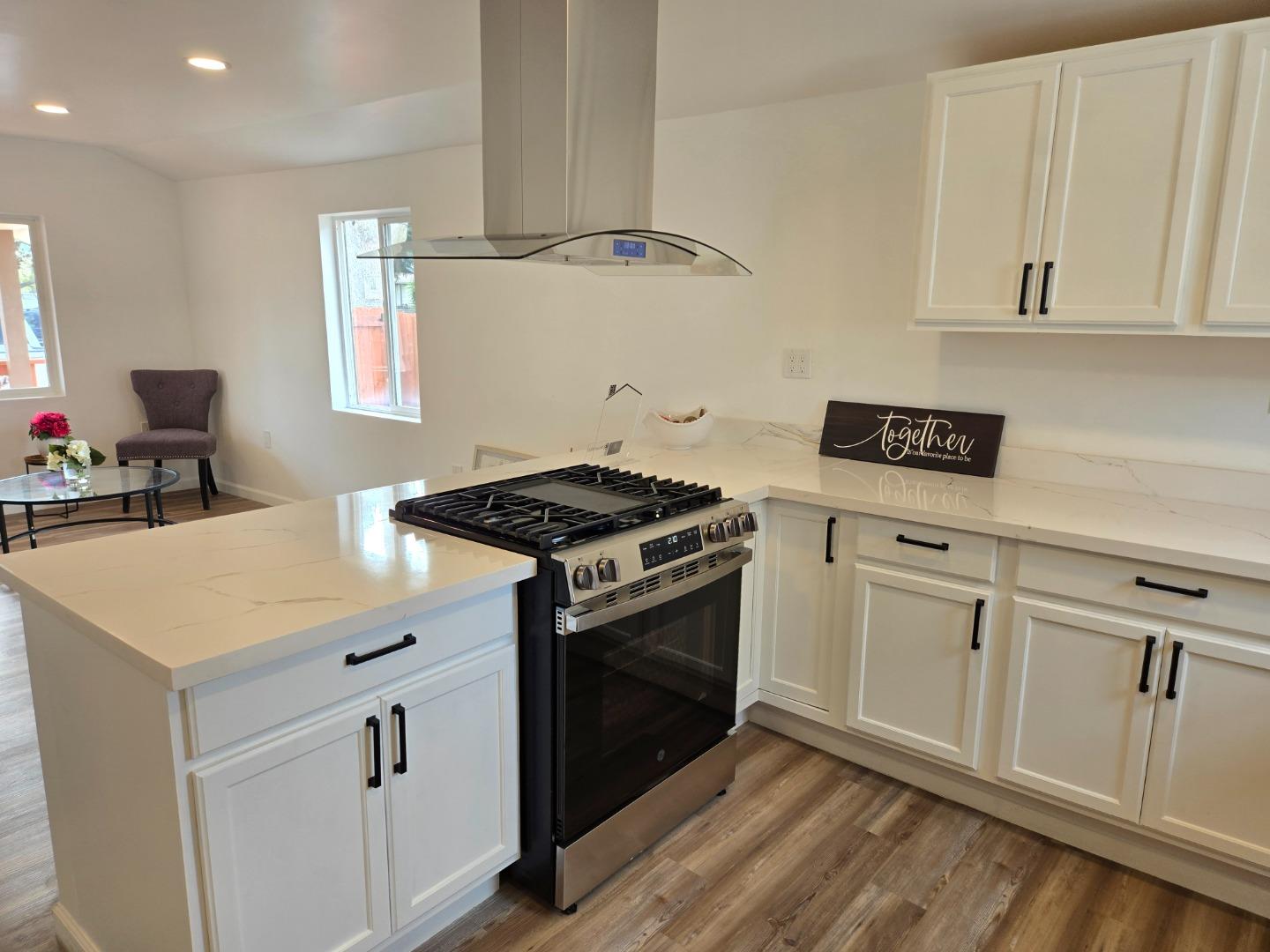 Detail Gallery Image 6 of 15 For 46 South St, Hollister,  CA 95023 - 2 Beds | 1 Baths