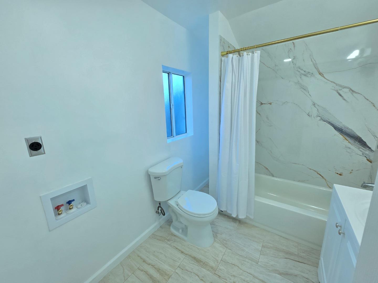 Detail Gallery Image 7 of 15 For 46 South St, Hollister,  CA 95023 - 2 Beds | 1 Baths