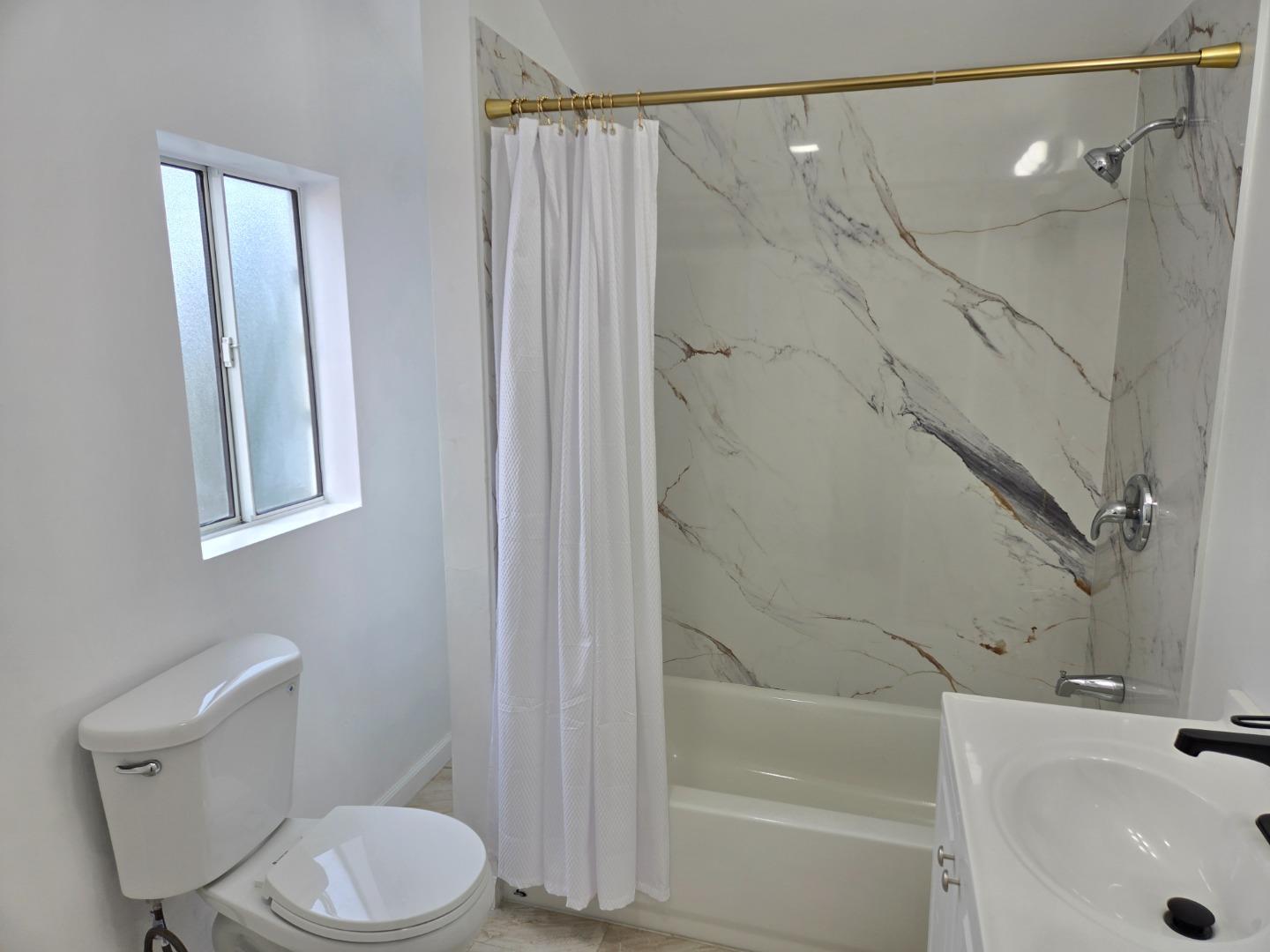 Detail Gallery Image 8 of 15 For 46 South St, Hollister,  CA 95023 - 2 Beds | 1 Baths