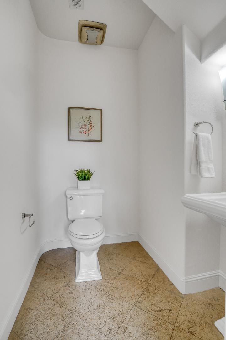 Detail Gallery Image 12 of 27 For 809 Lippert Pl, Santa Clara,  CA 95050 - 3 Beds | 2/1 Baths