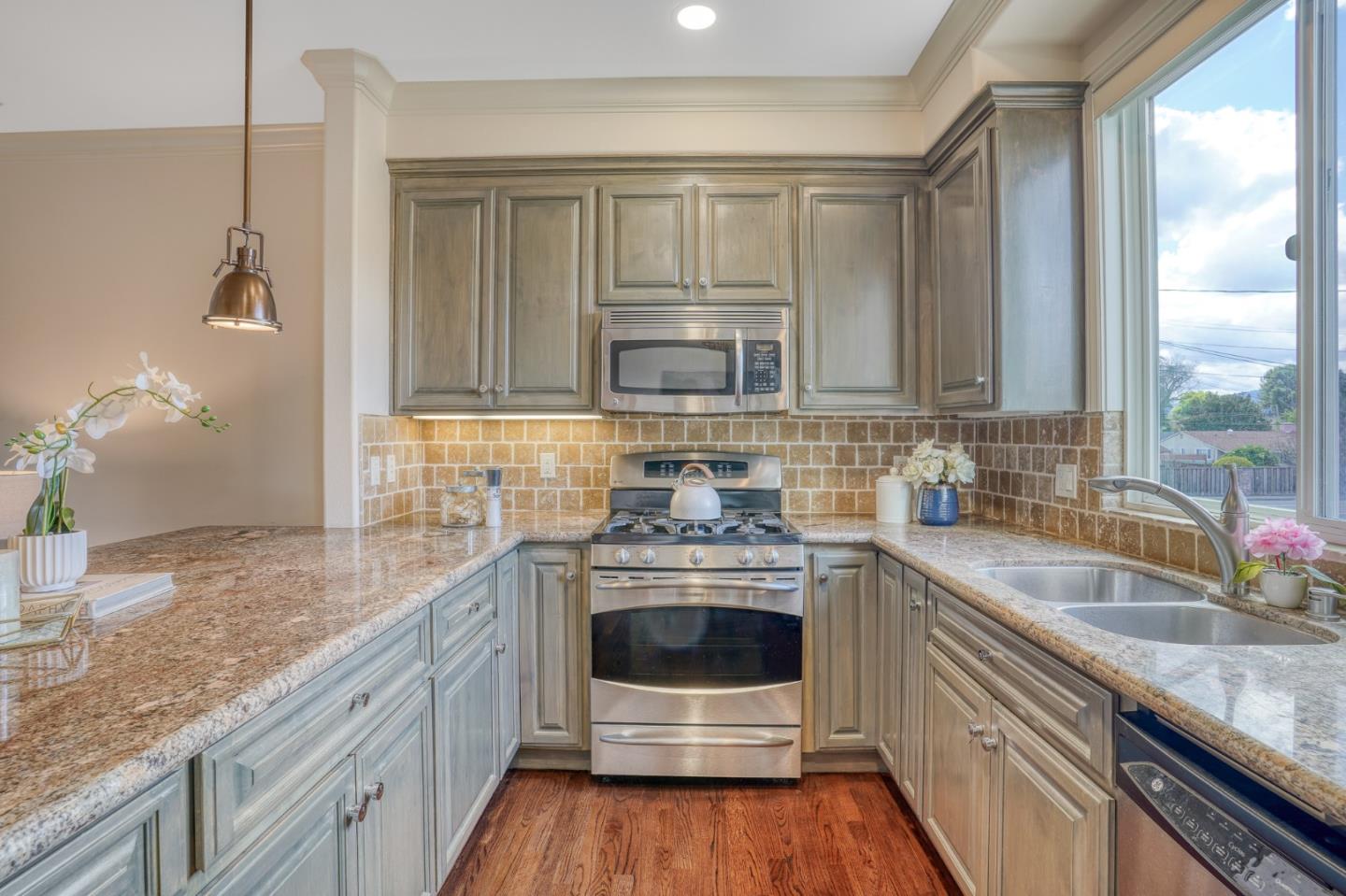 Detail Gallery Image 13 of 27 For 809 Lippert Pl, Santa Clara,  CA 95050 - 3 Beds | 2/1 Baths