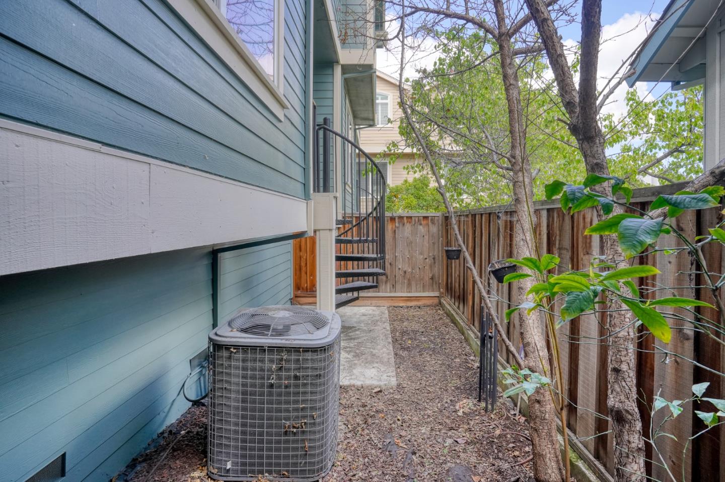 Detail Gallery Image 25 of 27 For 809 Lippert Pl, Santa Clara,  CA 95050 - 3 Beds | 2/1 Baths