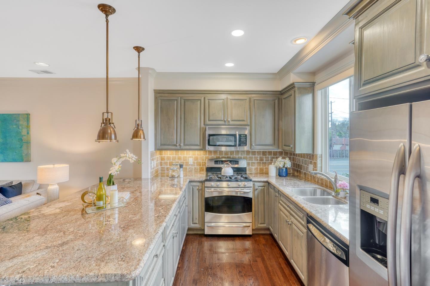 Detail Gallery Image 9 of 27 For 809 Lippert Pl, Santa Clara,  CA 95050 - 3 Beds | 2/1 Baths