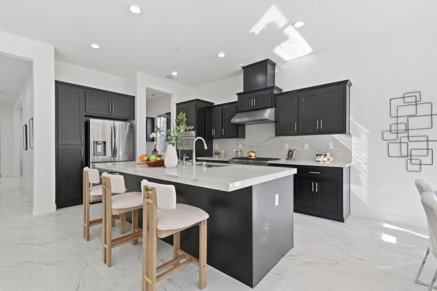 Detail Gallery Image 17 of 63 For 39441 Humpback Whale Rd, Newark,  CA 94560 - 5 Beds | 4/1 Baths