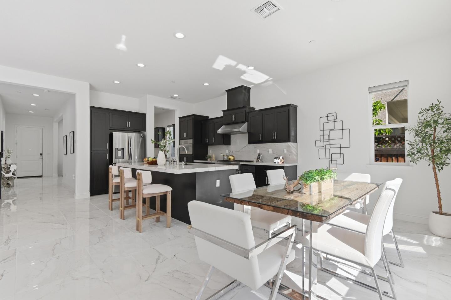 Detail Gallery Image 18 of 63 For 39441 Humpback Whale Rd, Newark,  CA 94560 - 5 Beds | 4/1 Baths