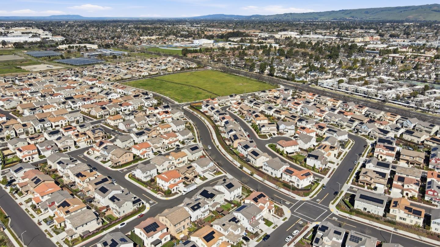 Detail Gallery Image 2 of 63 For 39441 Humpback Whale Rd, Newark,  CA 94560 - 5 Beds | 4/1 Baths