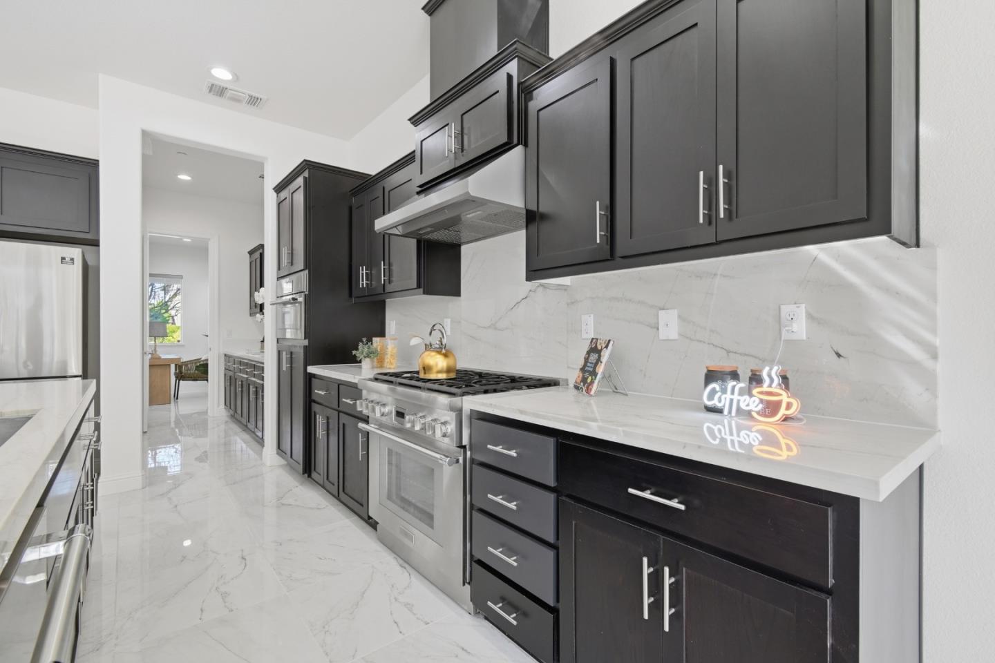 Detail Gallery Image 21 of 63 For 39441 Humpback Whale Rd, Newark,  CA 94560 - 5 Beds | 4/1 Baths