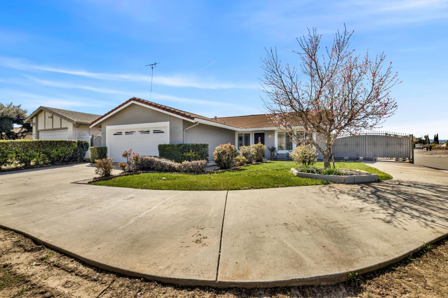 Detail Gallery Image 5 of 63 For 2825 Aetna Way, San Jose,  CA 95121 - 4 Beds | 3 Baths