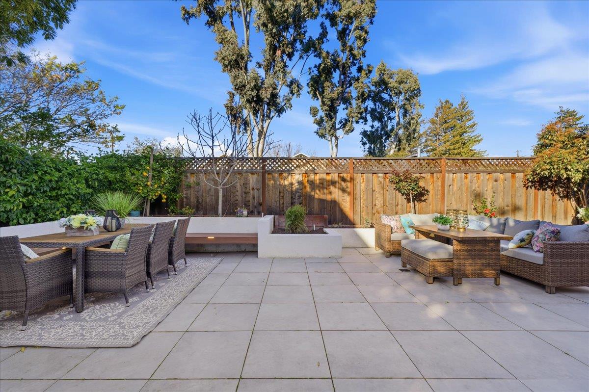 Detail Gallery Image 14 of 43 For 700 Chiquita Ave #19,  Mountain View,  CA 94041 - 2 Beds | 2/1 Baths