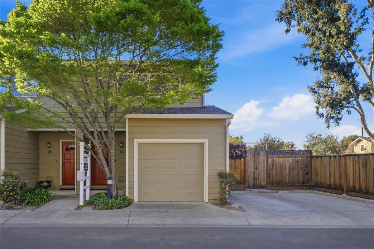 Detail Gallery Image 2 of 43 For 700 Chiquita Ave #19,  Mountain View,  CA 94041 - 2 Beds | 2/1 Baths