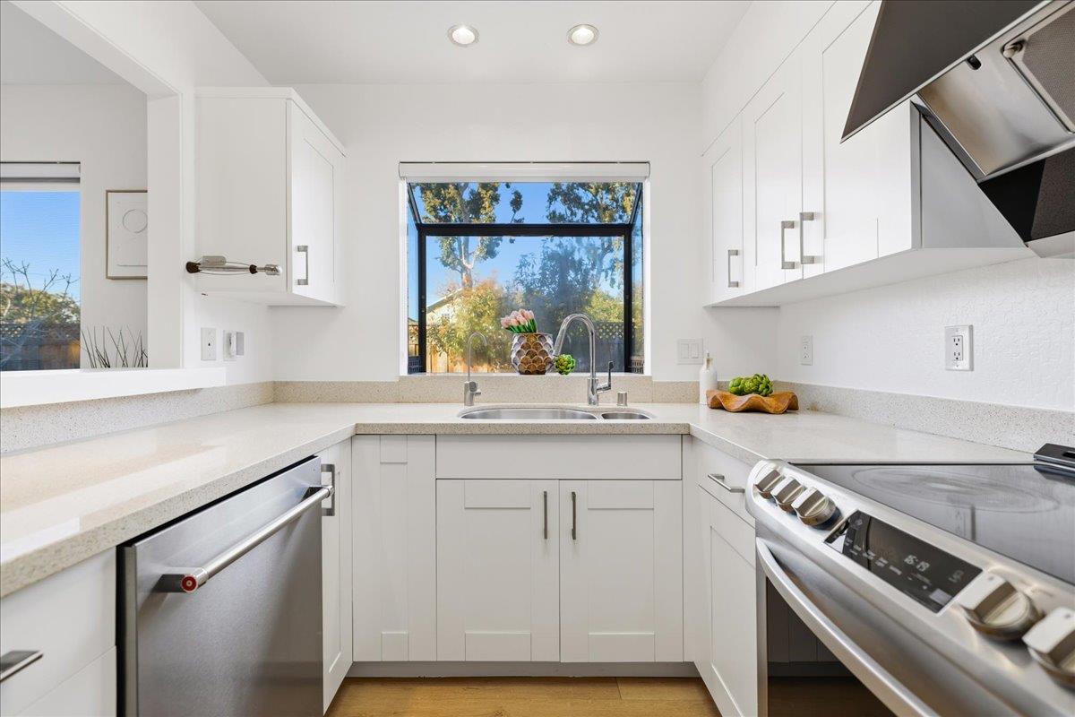 Detail Gallery Image 21 of 43 For 700 Chiquita Ave #19,  Mountain View,  CA 94041 - 2 Beds | 2/1 Baths