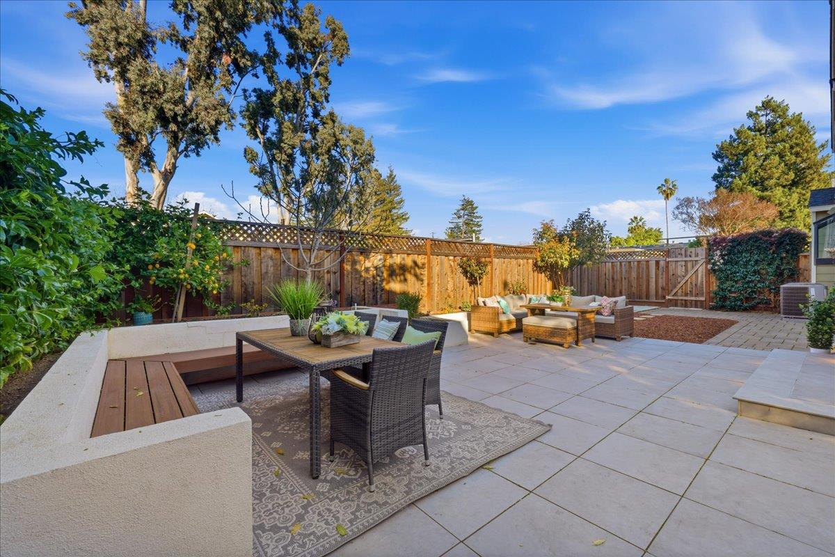 Detail Gallery Image 6 of 43 For 700 Chiquita Ave #19,  Mountain View,  CA 94041 - 2 Beds | 2/1 Baths