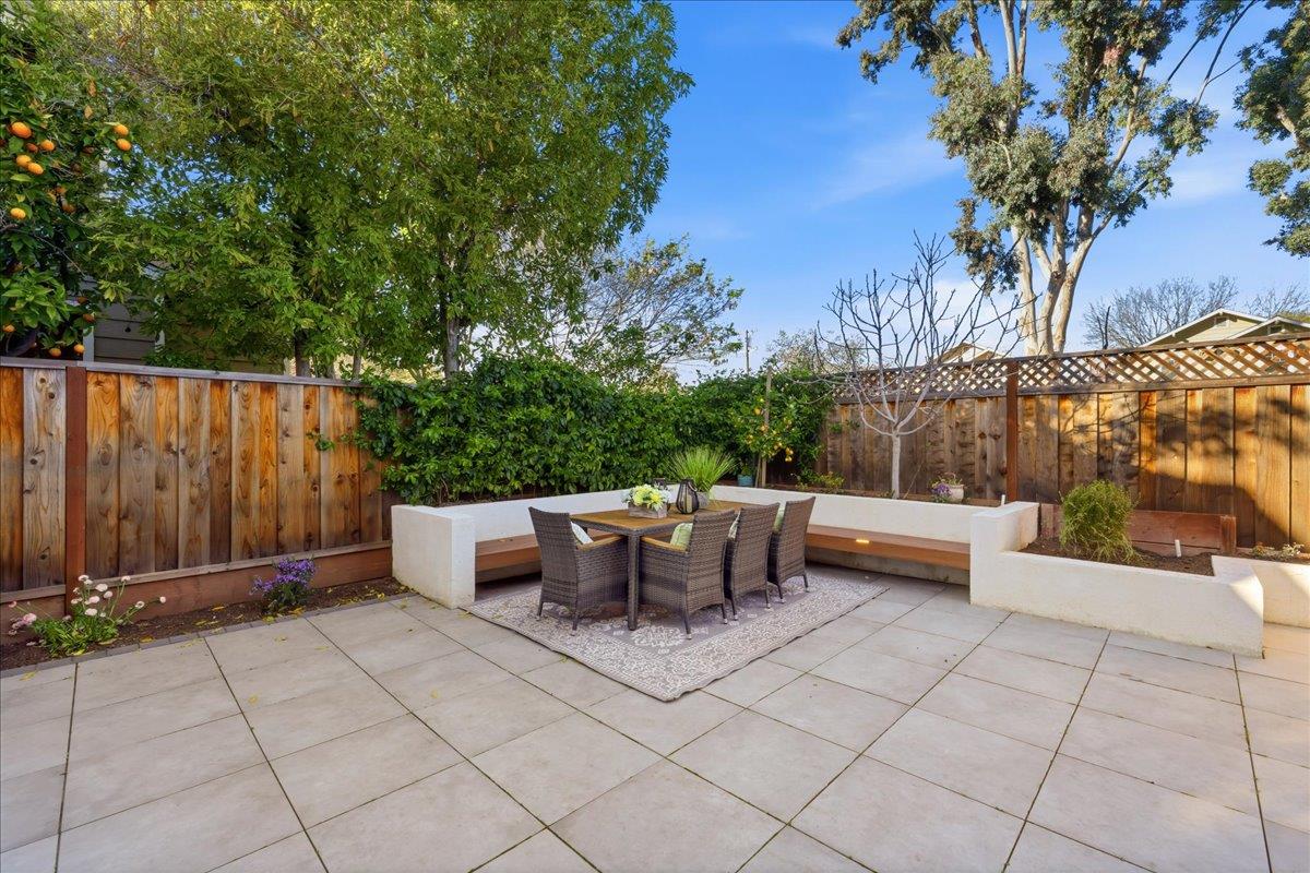 Detail Gallery Image 8 of 43 For 700 Chiquita Ave #19,  Mountain View,  CA 94041 - 2 Beds | 2/1 Baths