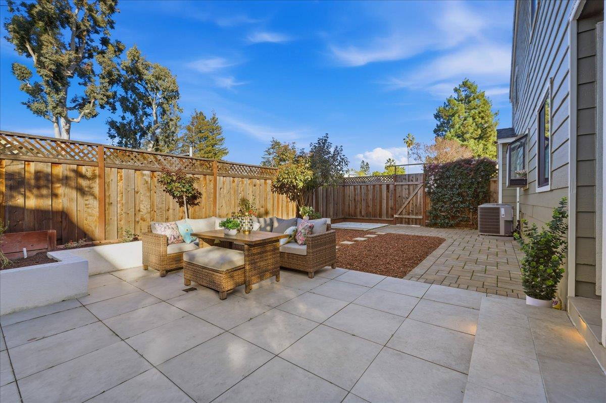 Detail Gallery Image 9 of 43 For 700 Chiquita Ave #19,  Mountain View,  CA 94041 - 2 Beds | 2/1 Baths