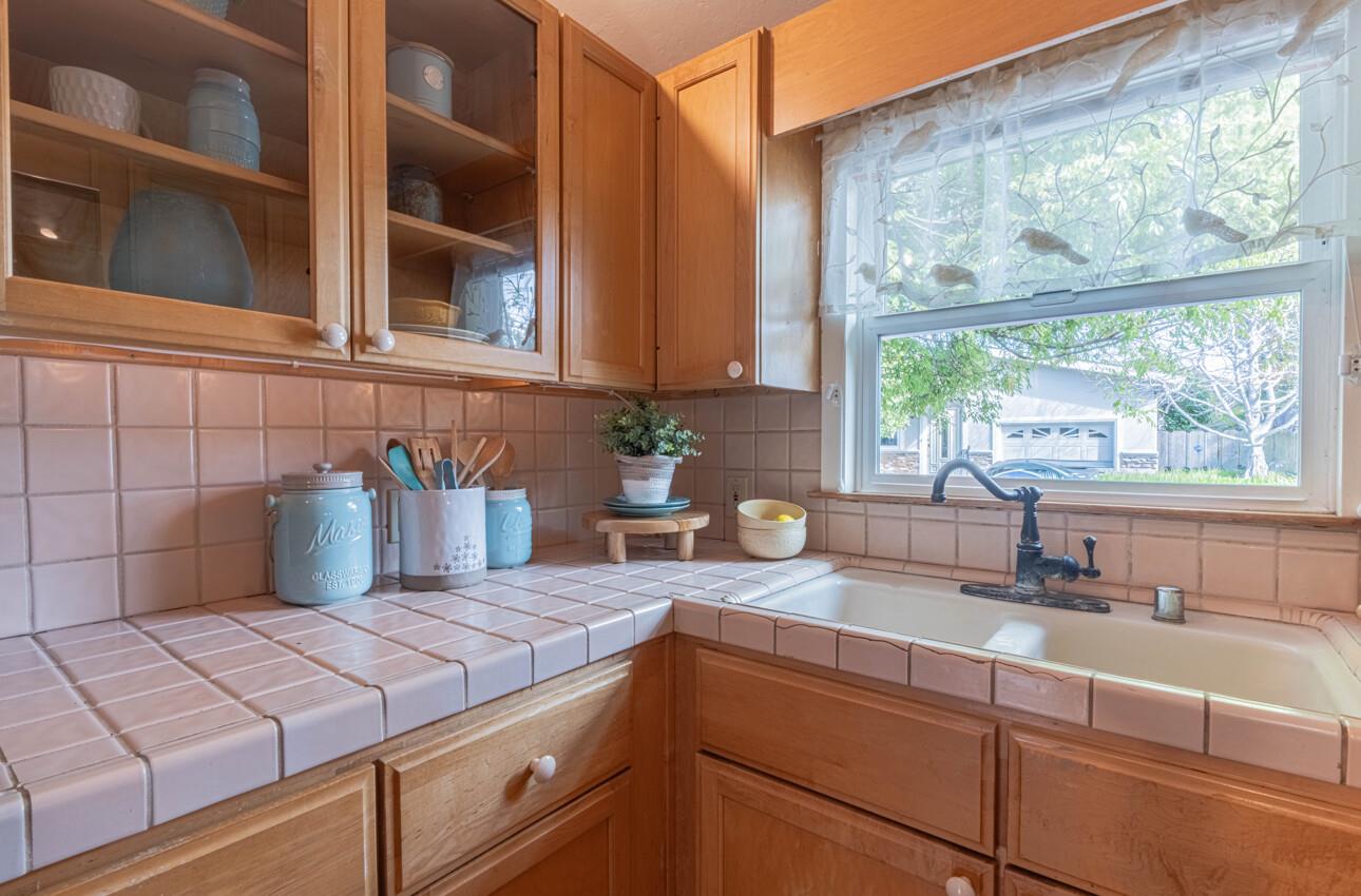 Detail Gallery Image 11 of 33 For 516 8th St, Pacific Grove,  CA 93950 - 2 Beds | 2 Baths