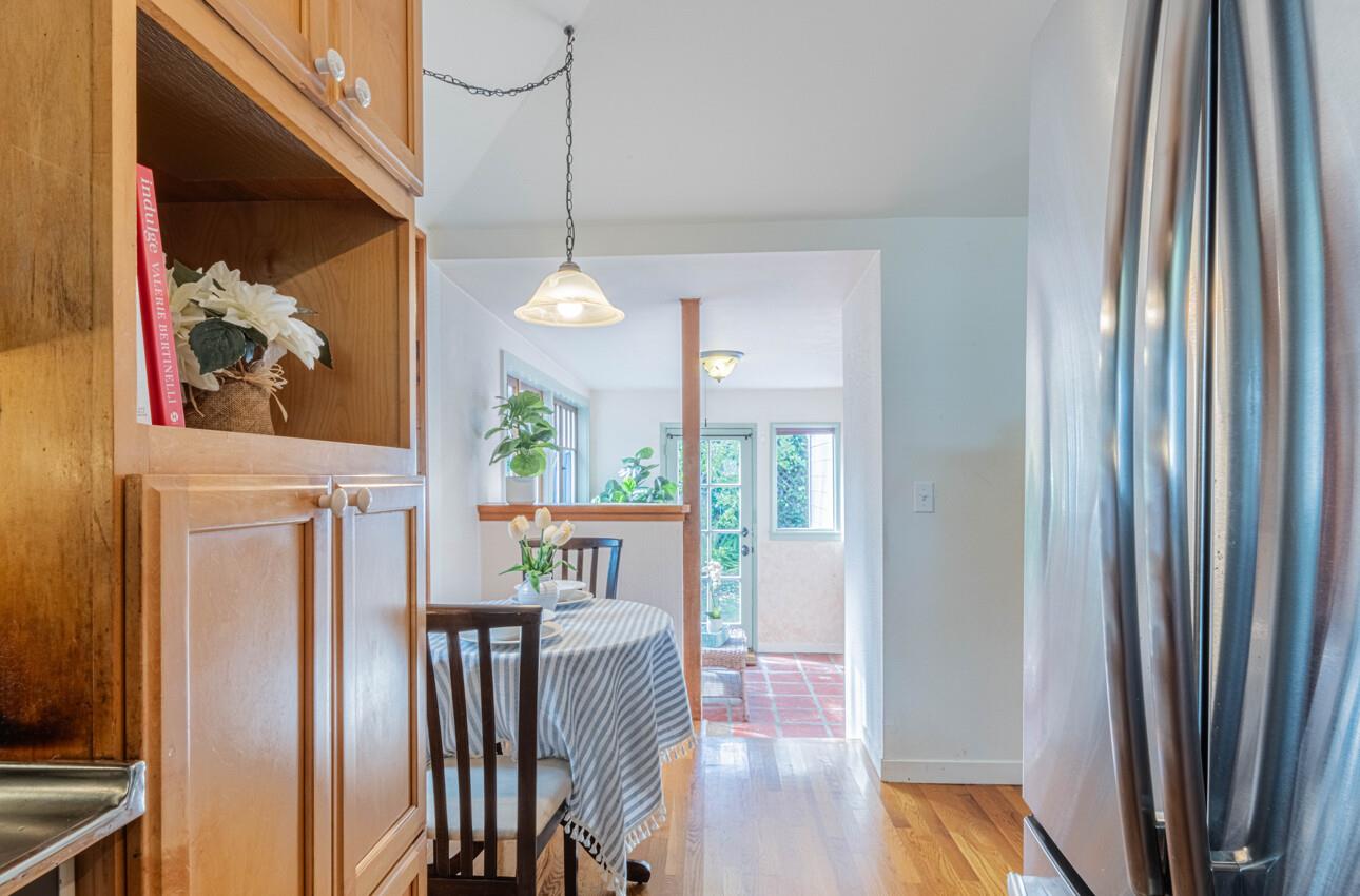 Detail Gallery Image 12 of 33 For 516 8th St, Pacific Grove,  CA 93950 - 2 Beds | 2 Baths