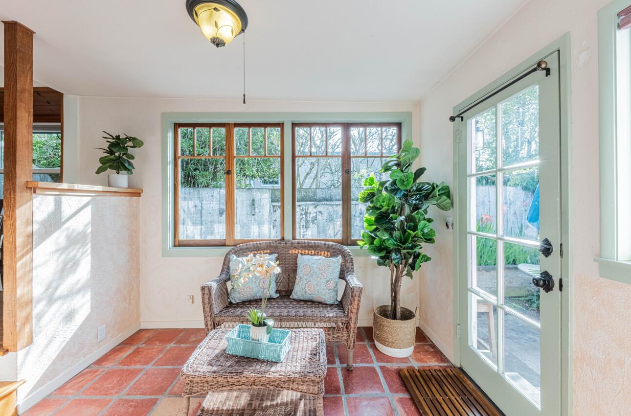 Detail Gallery Image 14 of 33 For 516 8th St, Pacific Grove,  CA 93950 - 2 Beds | 2 Baths