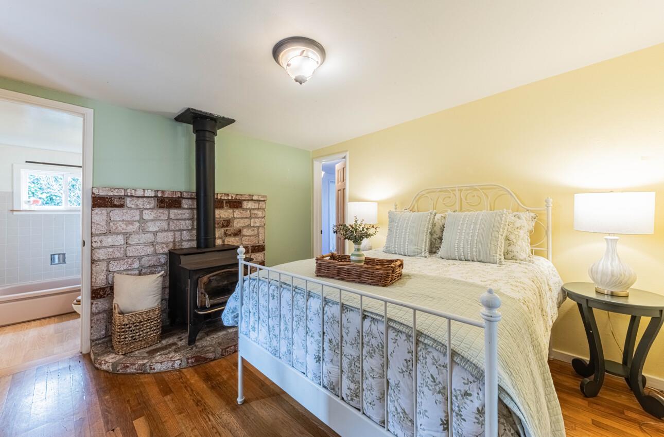 Detail Gallery Image 20 of 33 For 516 8th St, Pacific Grove,  CA 93950 - 2 Beds | 2 Baths