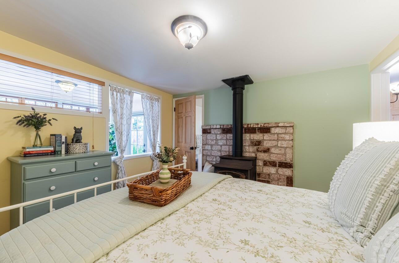 Detail Gallery Image 21 of 33 For 516 8th St, Pacific Grove,  CA 93950 - 2 Beds | 2 Baths