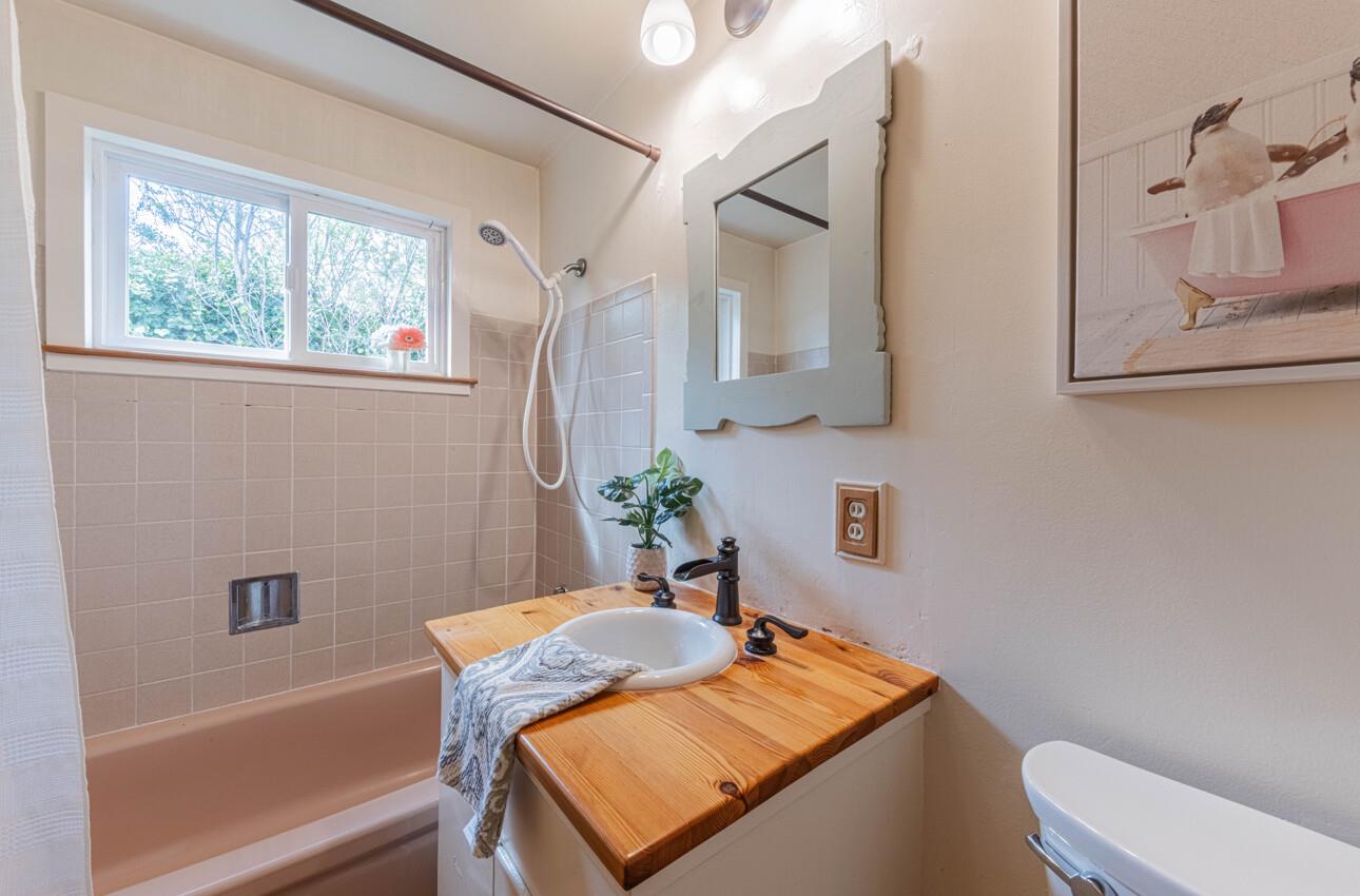 Detail Gallery Image 23 of 33 For 516 8th St, Pacific Grove,  CA 93950 - 2 Beds | 2 Baths