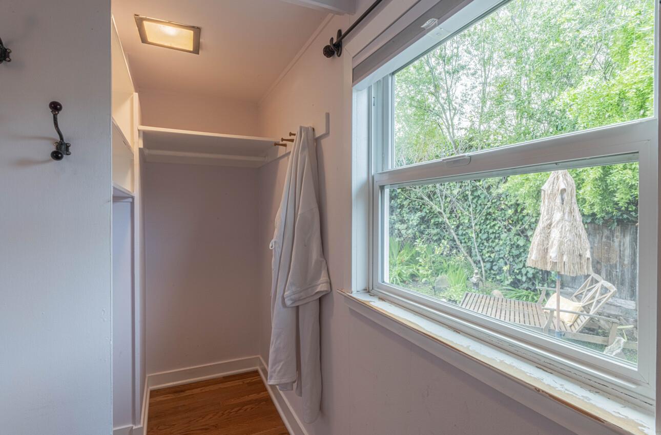 Detail Gallery Image 27 of 33 For 516 8th St, Pacific Grove,  CA 93950 - 2 Beds | 2 Baths