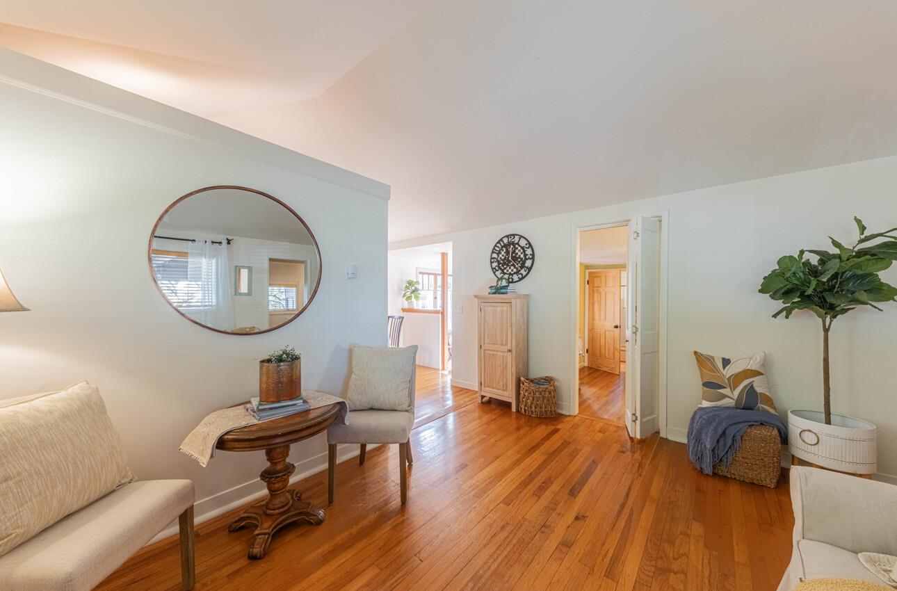 Detail Gallery Image 5 of 33 For 516 8th St, Pacific Grove,  CA 93950 - 2 Beds | 2 Baths