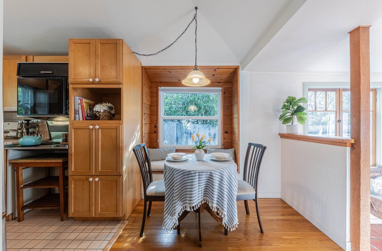 Detail Gallery Image 6 of 33 For 516 8th St, Pacific Grove,  CA 93950 - 2 Beds | 2 Baths