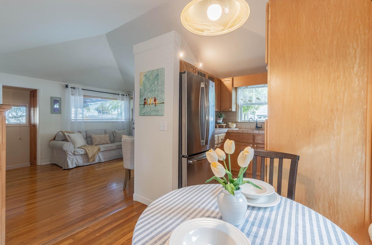 Detail Gallery Image 7 of 33 For 516 8th St, Pacific Grove,  CA 93950 - 2 Beds | 2 Baths