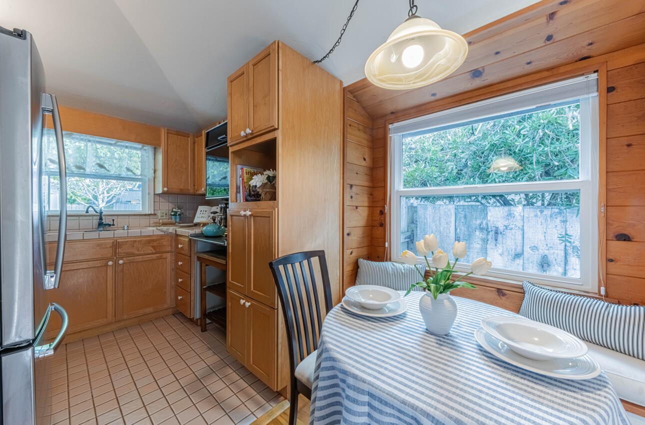 Detail Gallery Image 8 of 33 For 516 8th St, Pacific Grove,  CA 93950 - 2 Beds | 2 Baths
