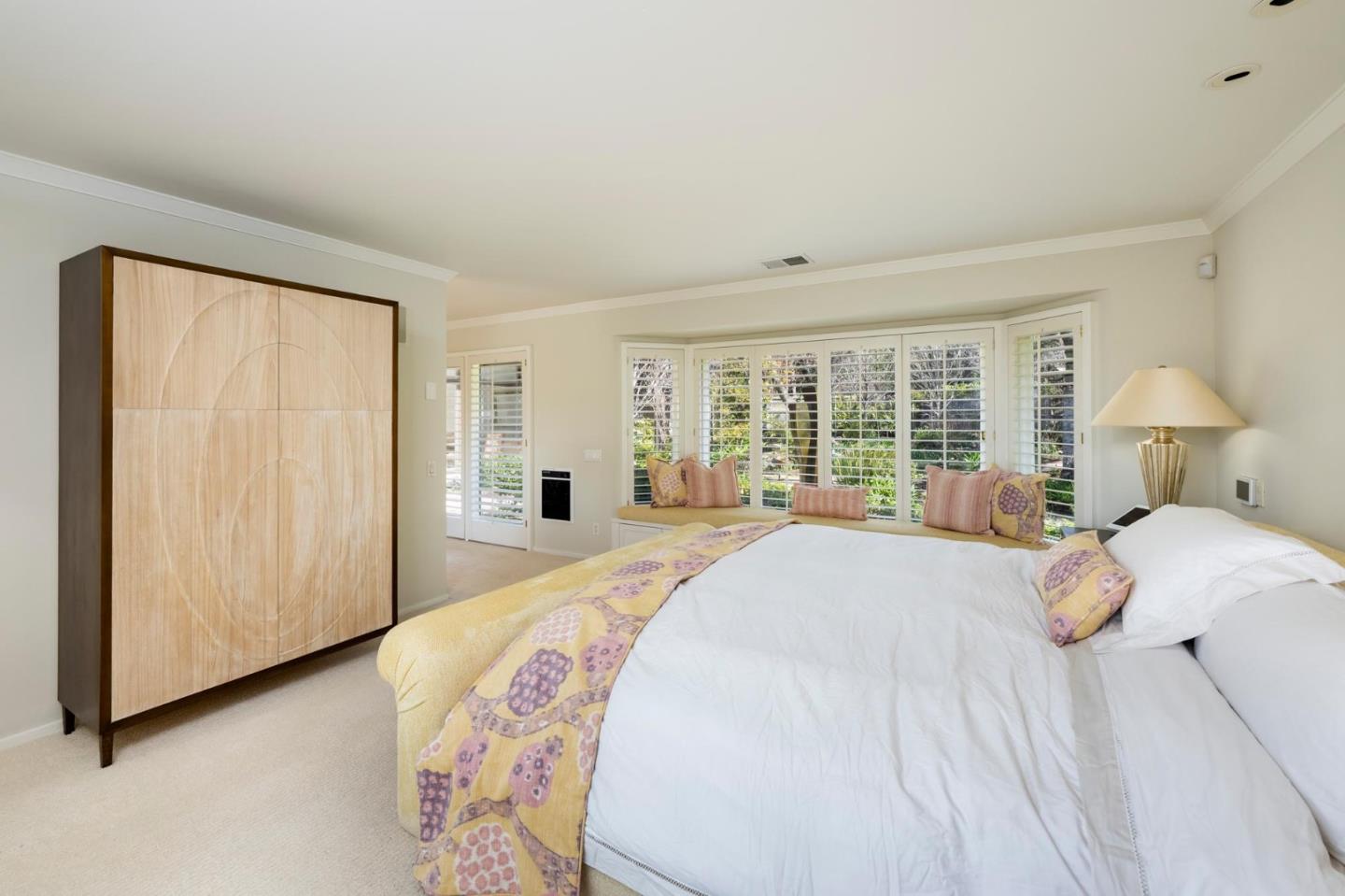 Detail Gallery Image 11 of 26 For 578 Cresta Vista Ln, Portola Valley,  CA 94028 - 3 Beds | 3/1 Baths