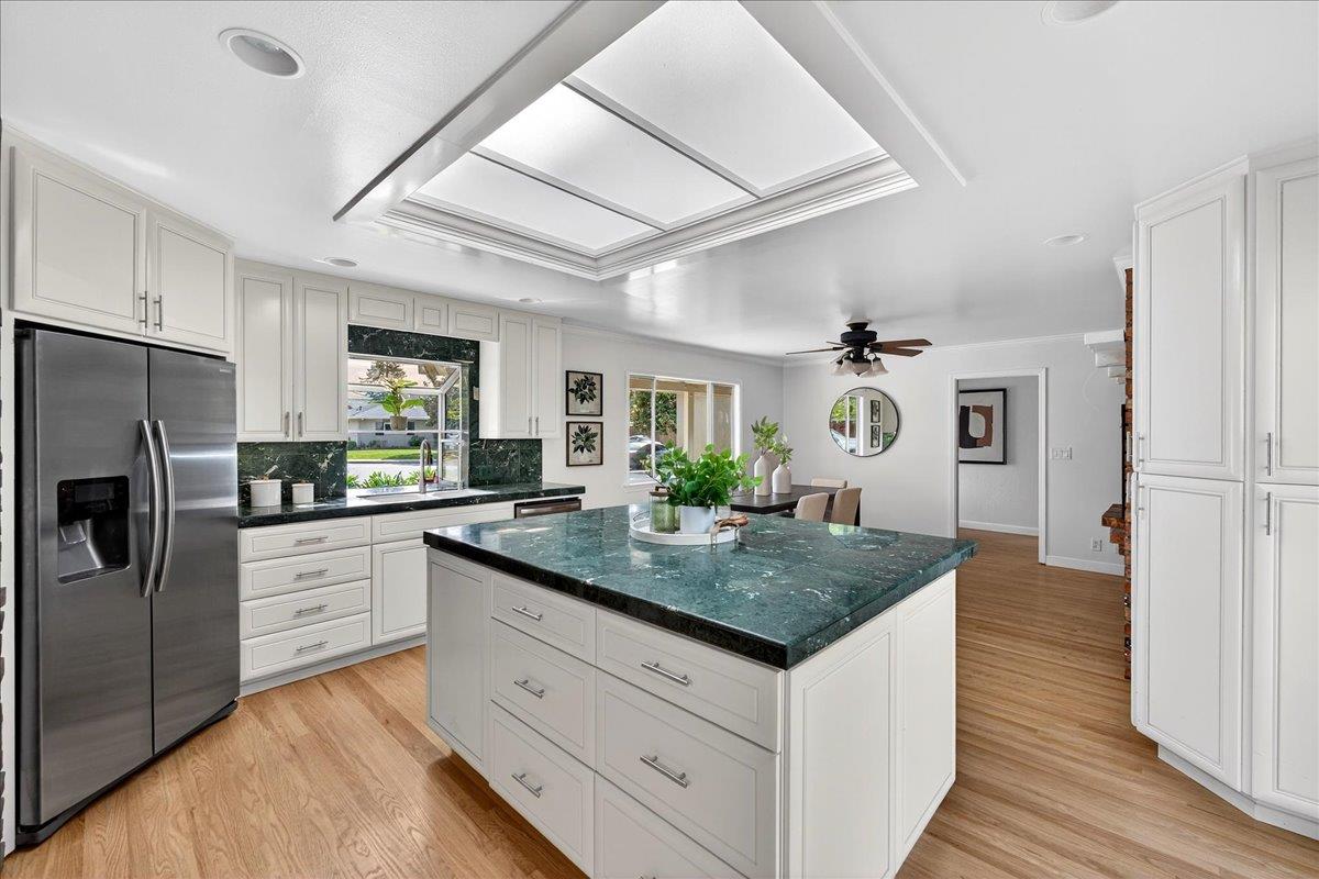 Detail Gallery Image 17 of 46 For 1312 Lubich Dr, Mountain View,  CA 94040 - 4 Beds | 2/1 Baths