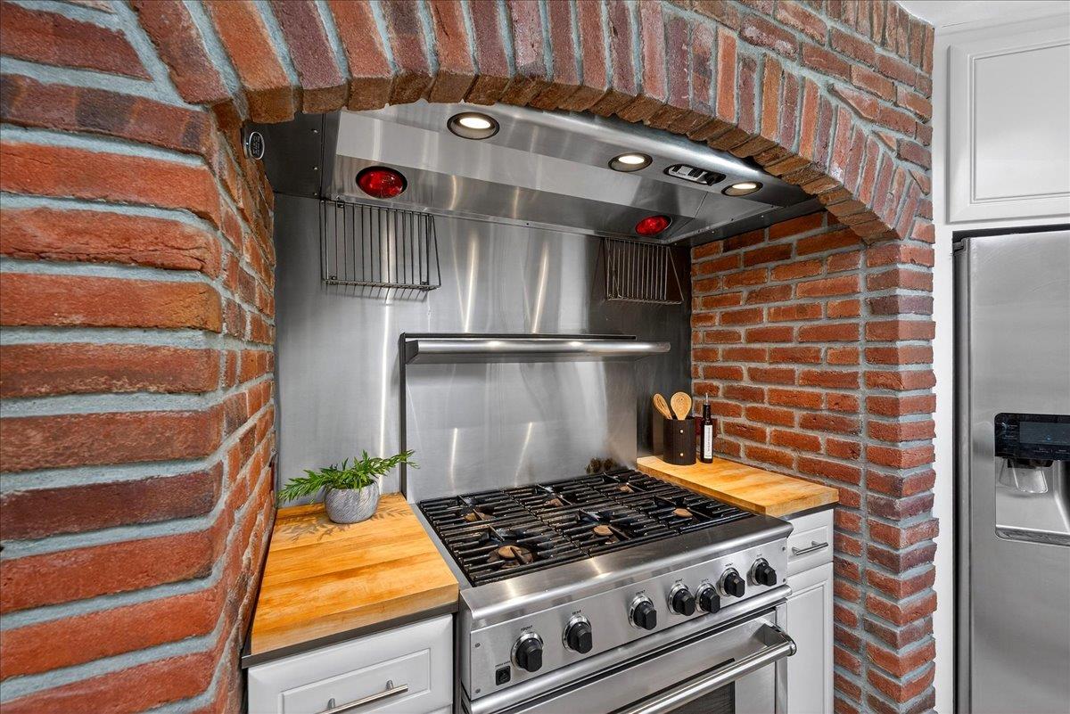 Detail Gallery Image 18 of 46 For 1312 Lubich Dr, Mountain View,  CA 94040 - 4 Beds | 2/1 Baths