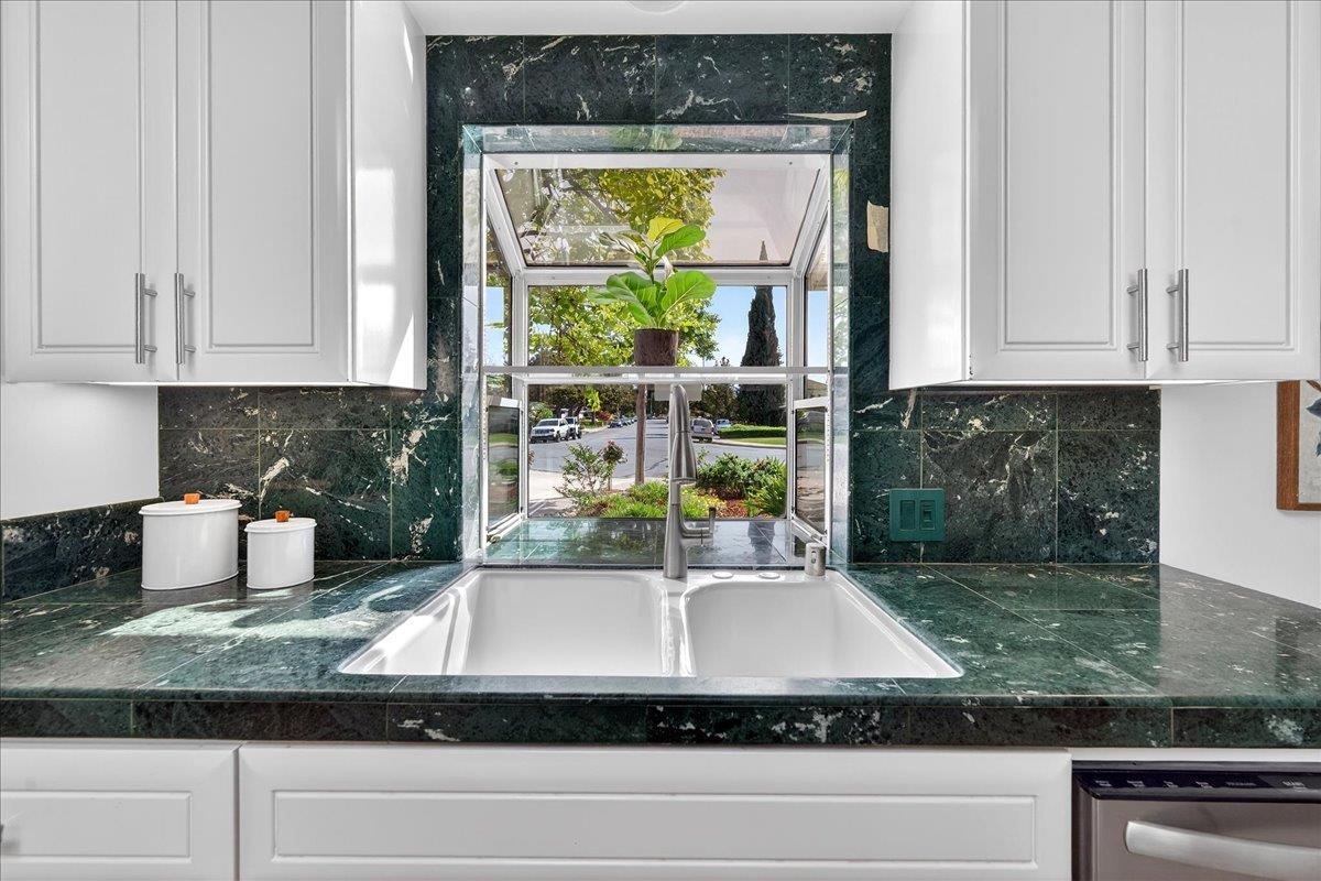 Detail Gallery Image 19 of 46 For 1312 Lubich Dr, Mountain View,  CA 94040 - 4 Beds | 2/1 Baths