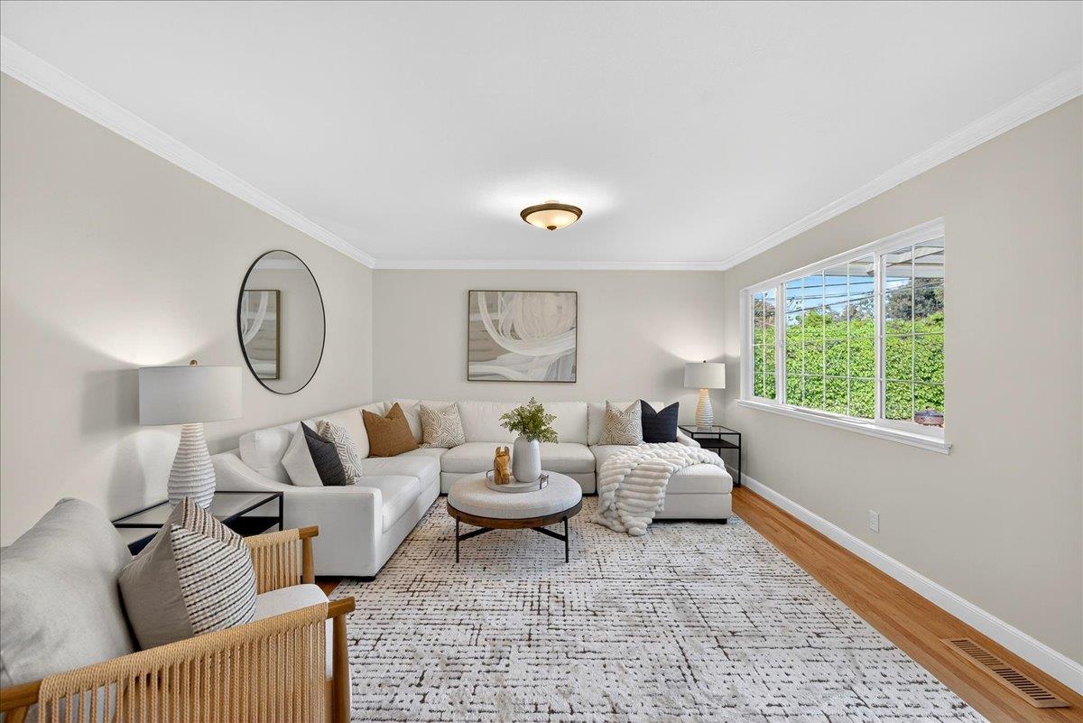 Detail Gallery Image 21 of 46 For 1312 Lubich Dr, Mountain View,  CA 94040 - 4 Beds | 2/1 Baths