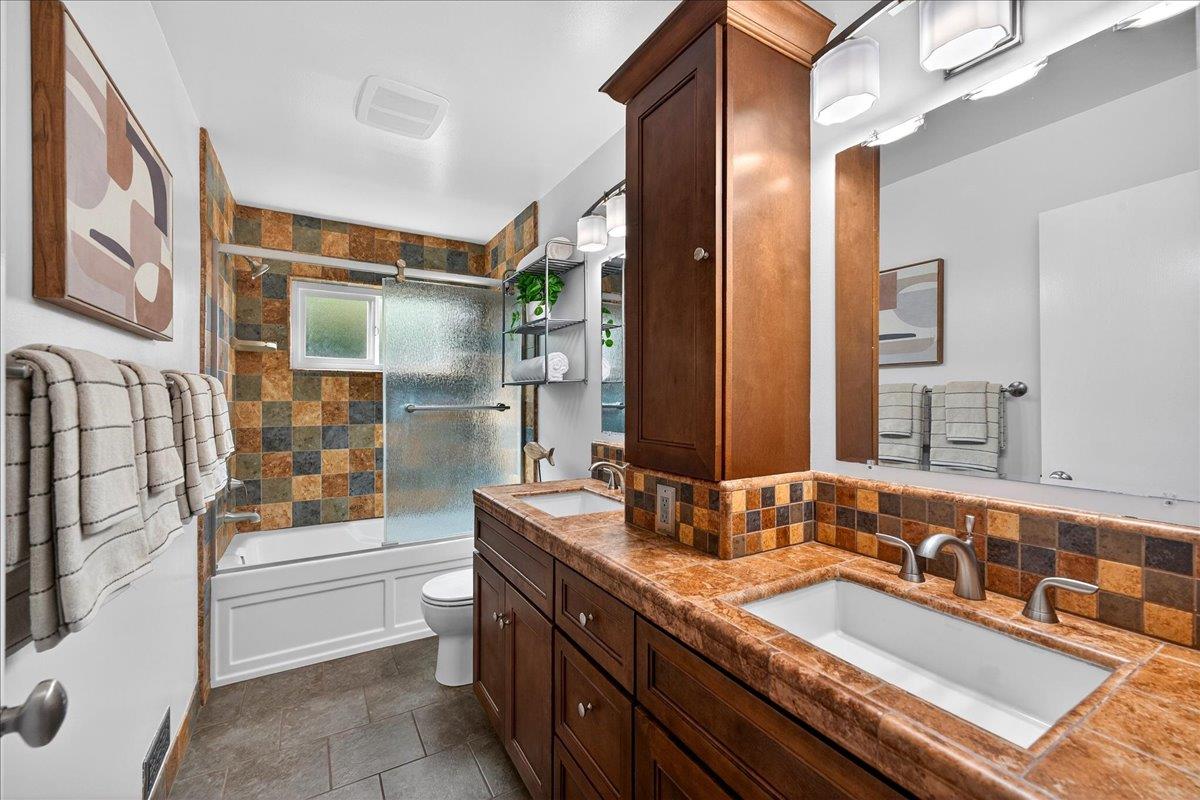 Detail Gallery Image 31 of 46 For 1312 Lubich Dr, Mountain View,  CA 94040 - 4 Beds | 2/1 Baths