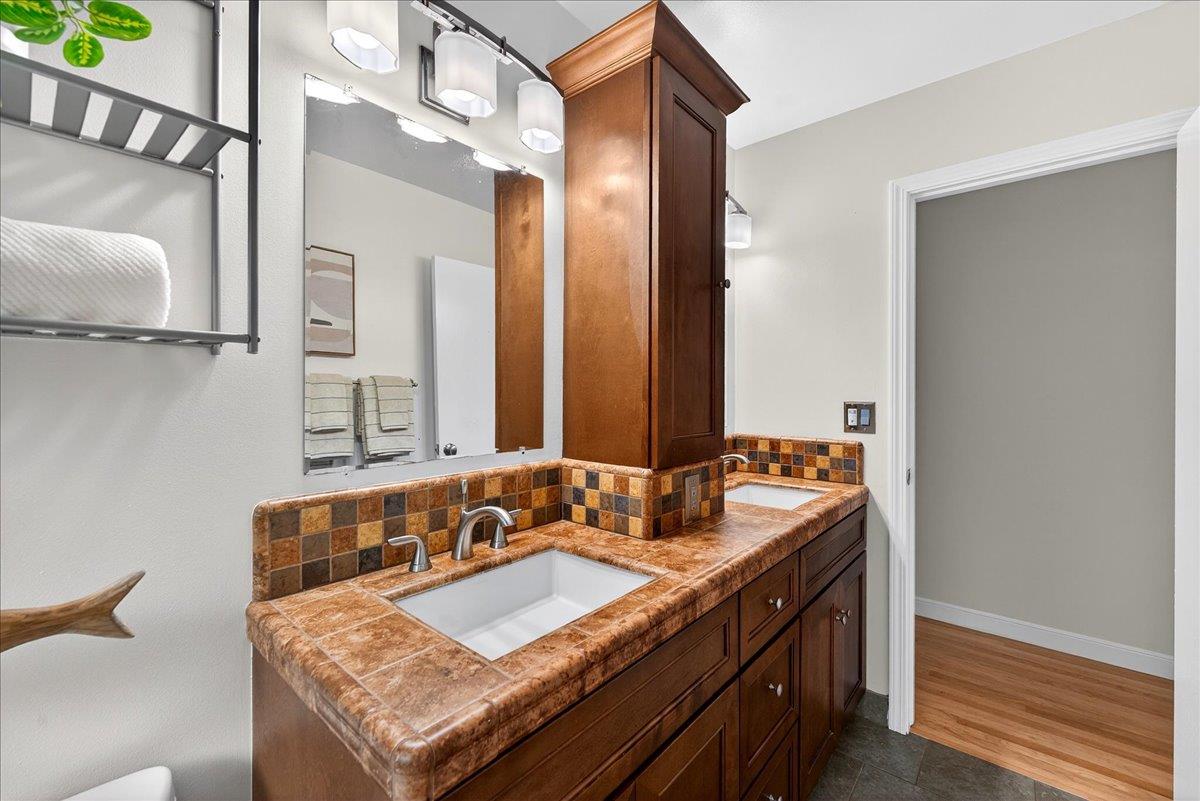 Detail Gallery Image 32 of 46 For 1312 Lubich Dr, Mountain View,  CA 94040 - 4 Beds | 2/1 Baths