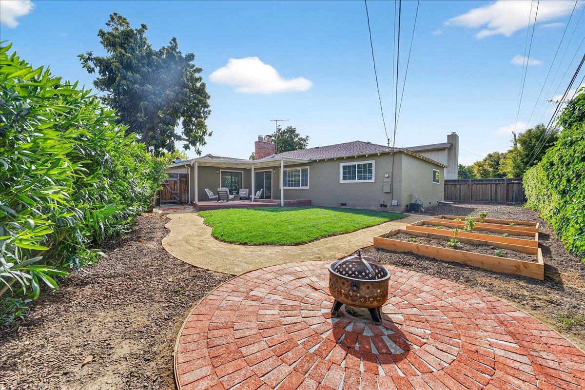 Detail Gallery Image 43 of 46 For 1312 Lubich Dr, Mountain View,  CA 94040 - 4 Beds | 2/1 Baths