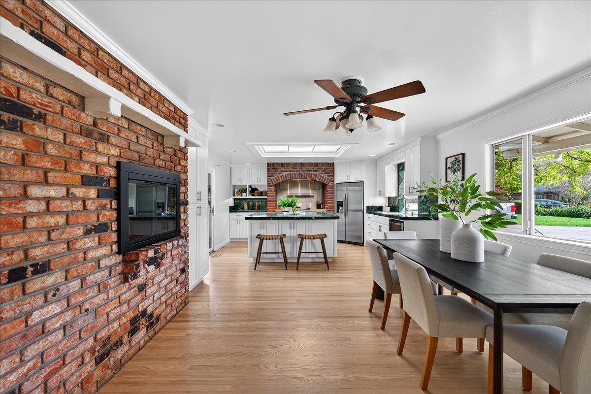 Detail Gallery Image 8 of 46 For 1312 Lubich Dr, Mountain View,  CA 94040 - 4 Beds | 2/1 Baths