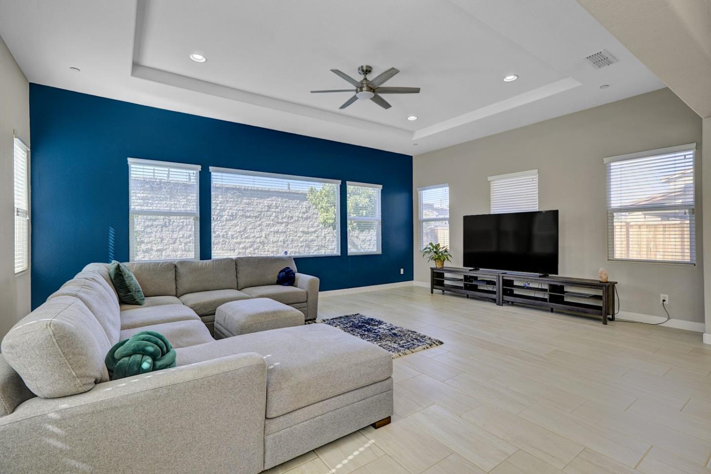 Detail Gallery Image 10 of 48 For 2481 Coloma Ln, Tracy,  CA 95376 - 4 Beds | 3 Baths