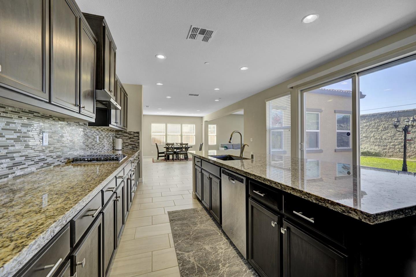 Detail Gallery Image 15 of 48 For 2481 Coloma Ln, Tracy,  CA 95376 - 4 Beds | 3 Baths