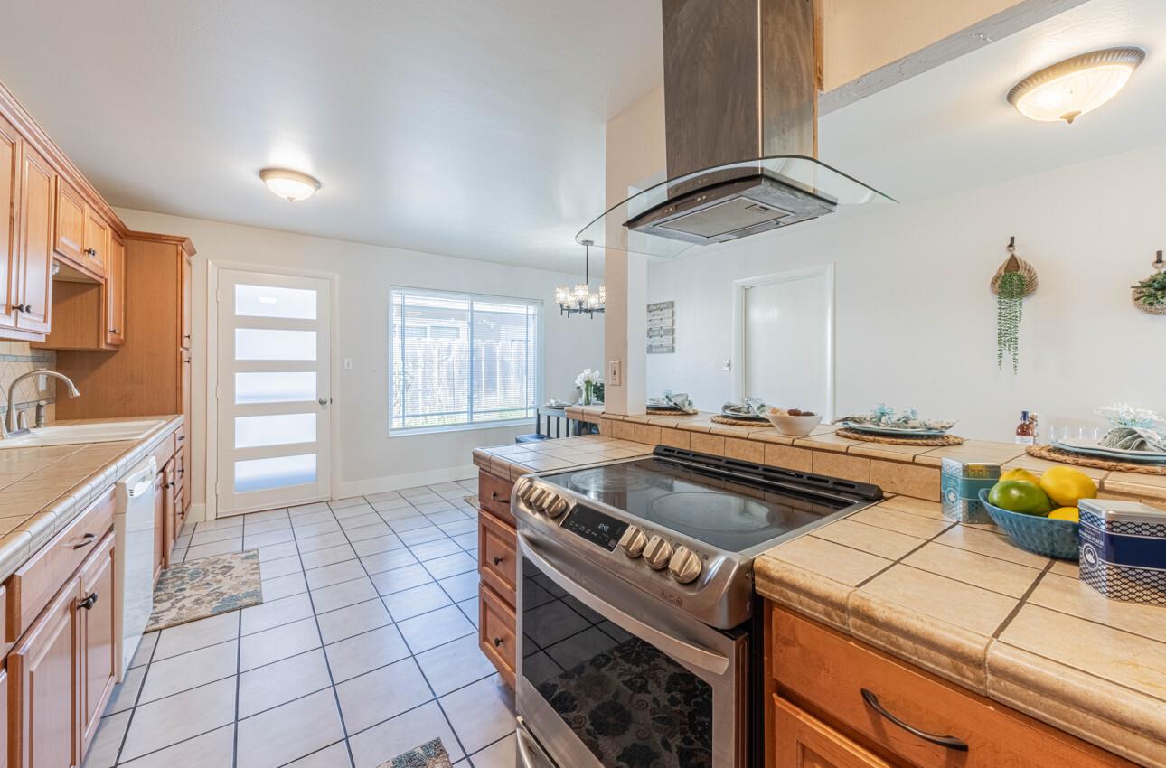 Detail Gallery Image 11 of 27 For 1489 Lassen Ave, Salinas,  CA 93906 - 4 Beds | 2 Baths